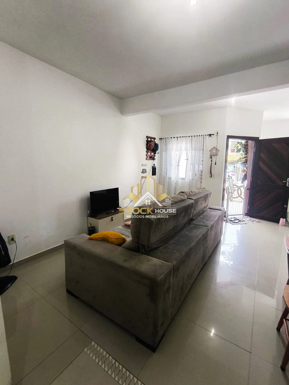 Imagens do imóveis SOBRADO GEMINADO À VENDA NA ZONA LESTE