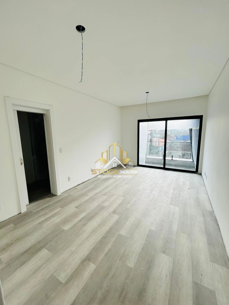 EXCEPCIONAL SOBRADO GEMINADO, 3 SUÍTES, A VENDA EM JOINVILLE