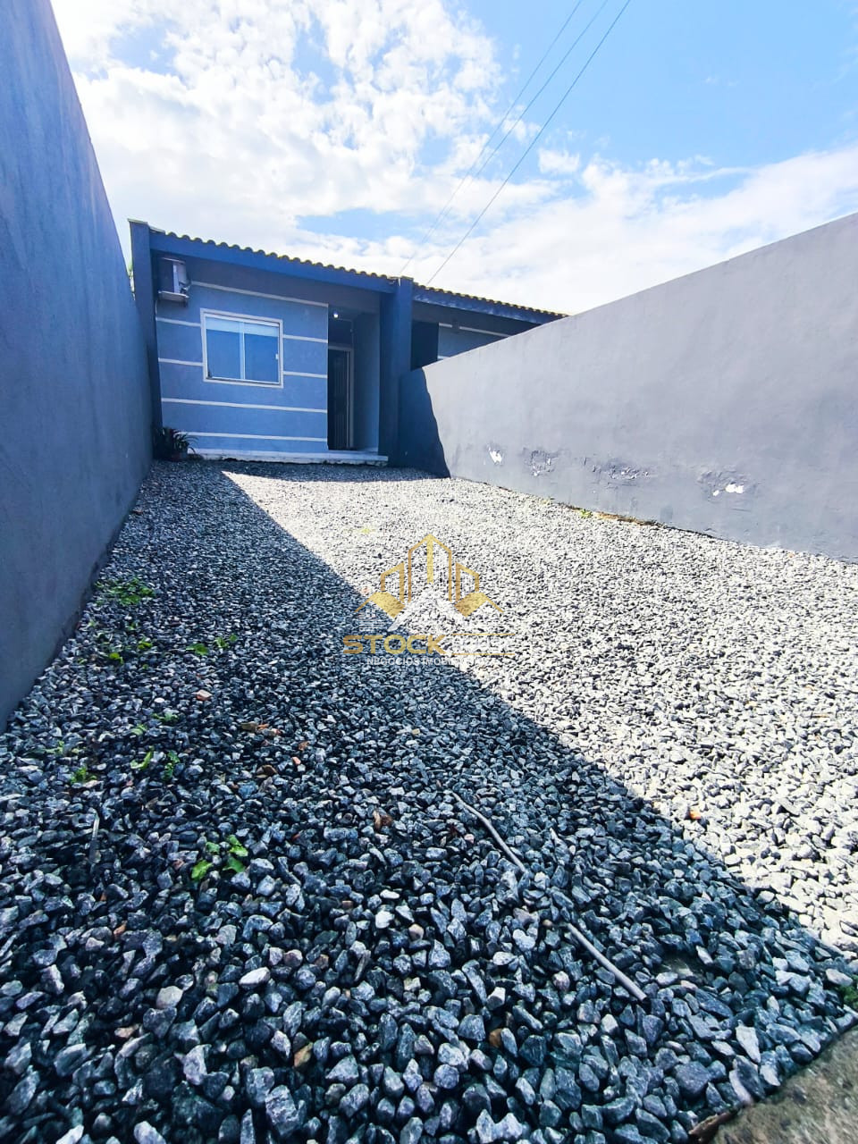 Imagens do imóveis CASA GEMINADA PLANTA BAIXA SEMI MOBILIADA BAIRRO AVENTUREIRO