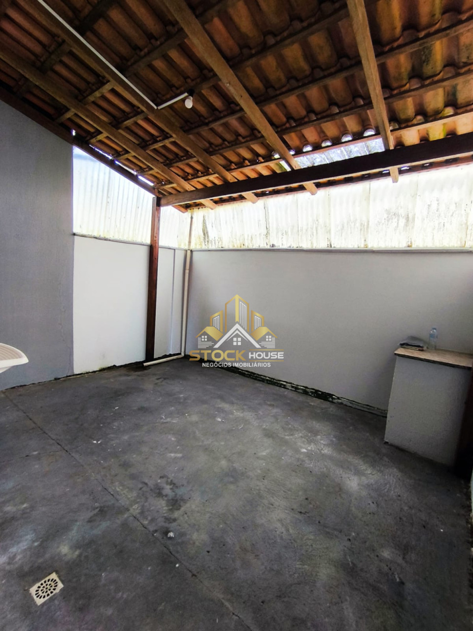 SOBRADO GEMINADO 2 QUARTOS BAIRRO ESPINHEIROS
