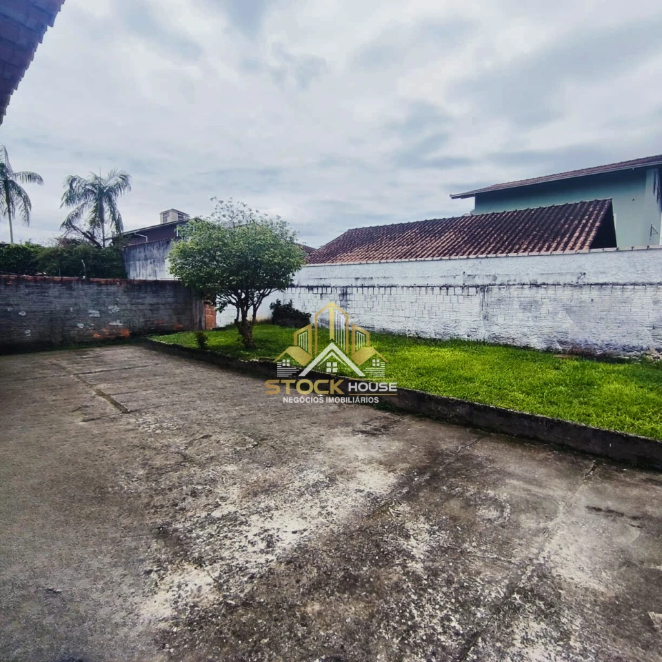 Imagens do imóveis CASA AVERBADA, SUÍTE + 2 QUARTOS, A VENDA EM JOINVILLE