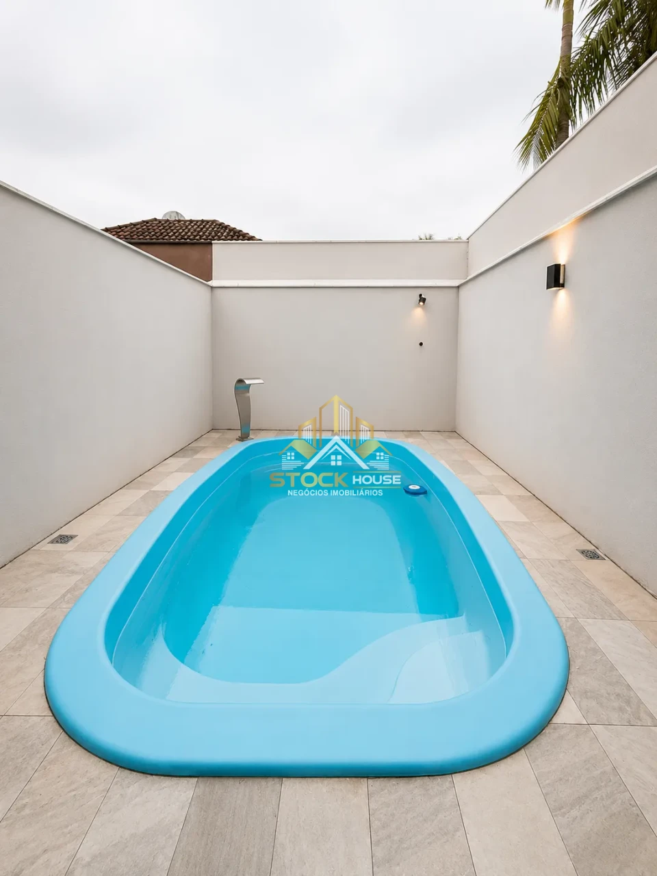 SOBRADO GEMINADO COM PISCINA