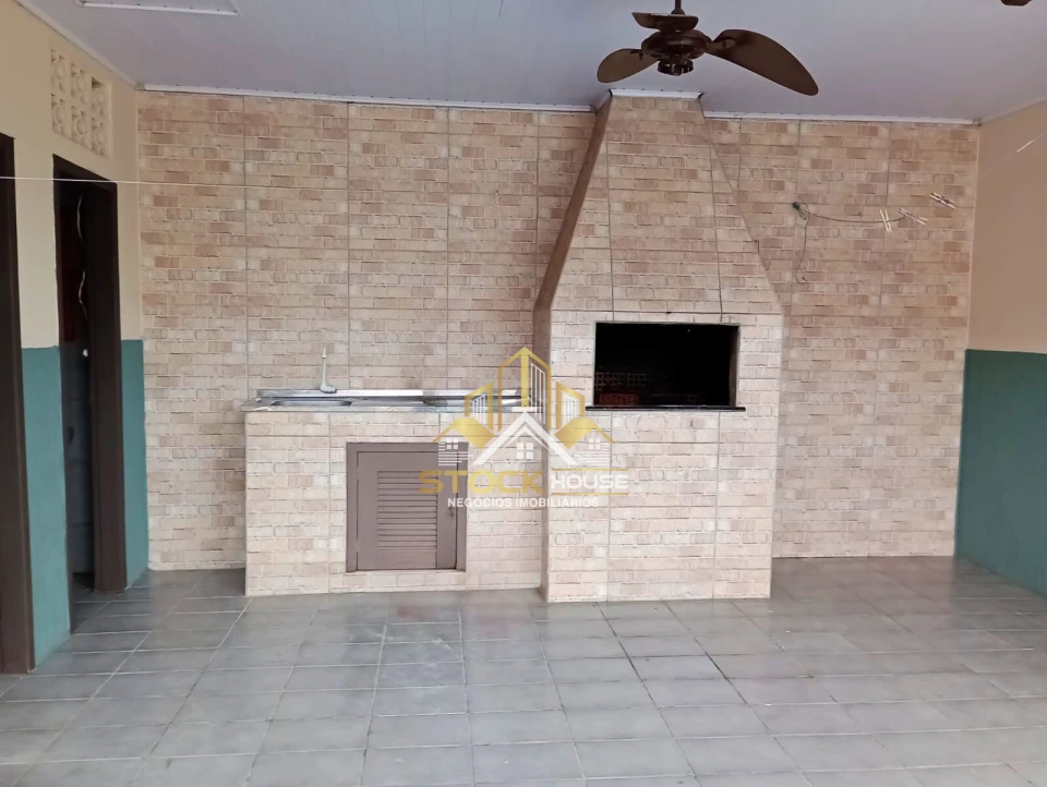 Imagens do imóveis CASA AVERBADA, 3 QUARTOS, SEMI MOBILIADA,  A VENDA EM JOINVILLE