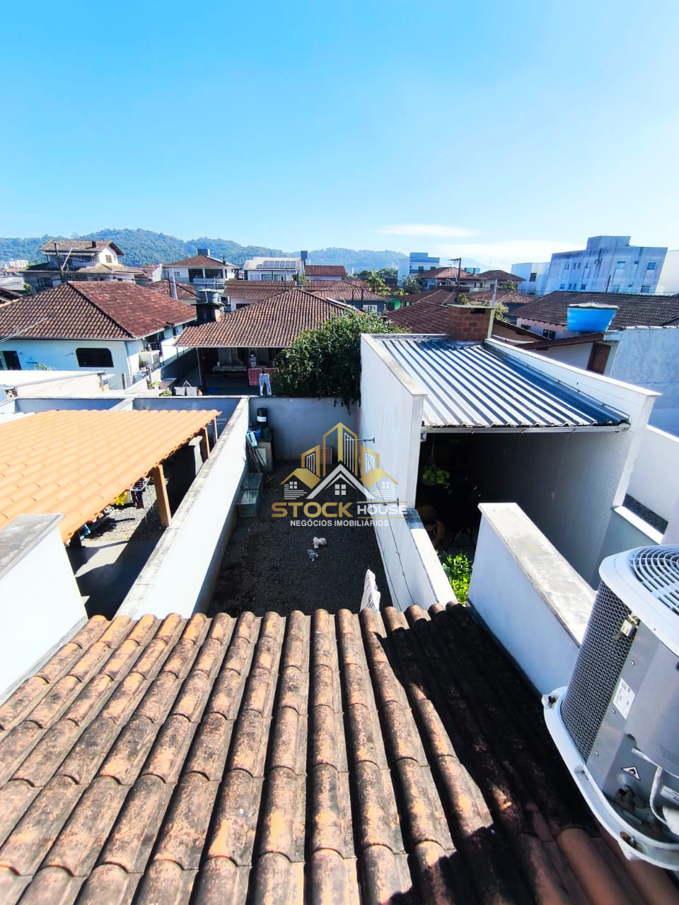 Imagens do imóveis OPORTUNIDADE SOBRADO GEMINADO SEMI MOBILIADO BAIRRO AVENTUREIRO