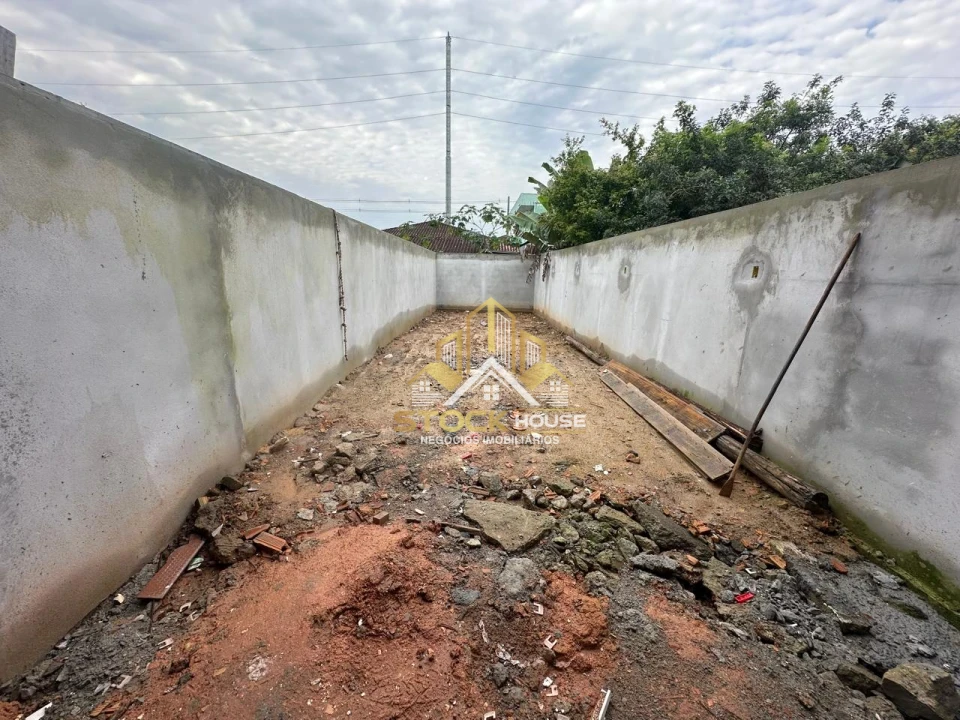 SOBRADO GEMINADO NOVO COM 2 SUÍTES