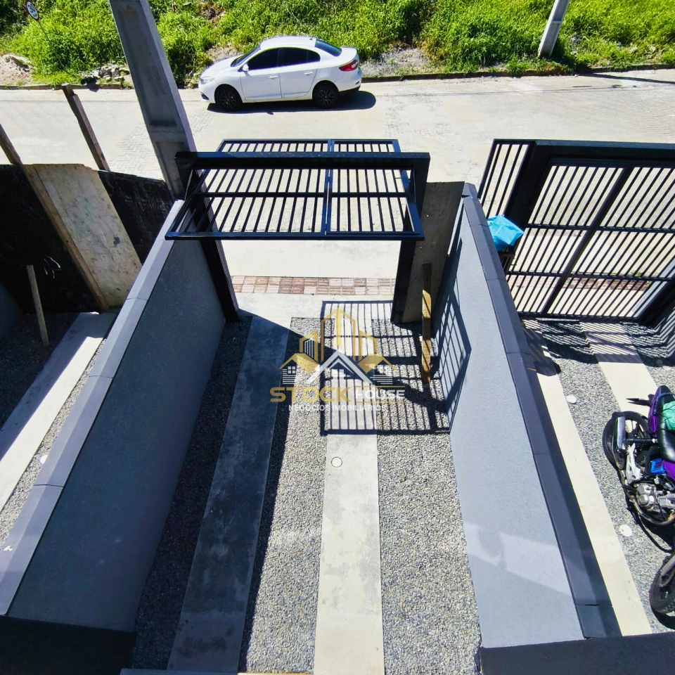 SOBRADO GEMINADO COM 2 SUÍTES, A VENDA EM JOINVILLE