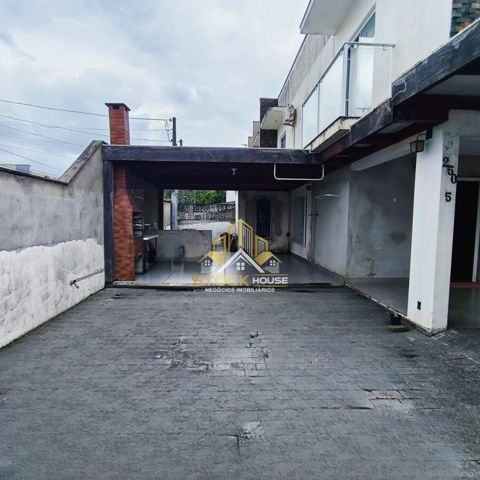 SOBRADO GEMINADO SEMI MOBILIADO, SUÍTE + 2 QUARTOS, A VENDA EM JOINVILLE