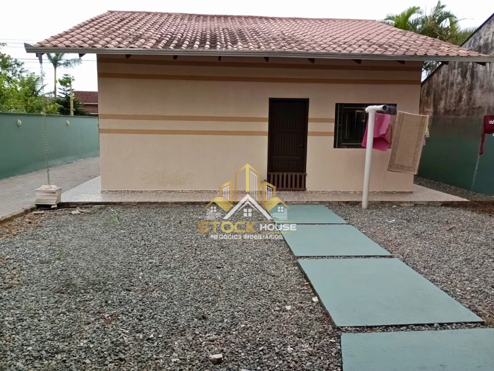 Imagens do imóveis CASA AVERBADA, 3 QUARTOS, SEMI MOBILIADA,  A VENDA EM JOINVILLE