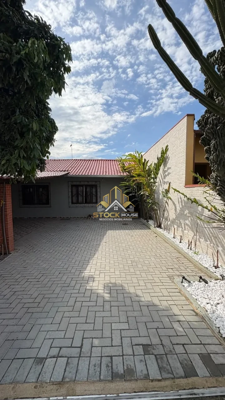 CASA ESCRITURADA DE ESQUINA