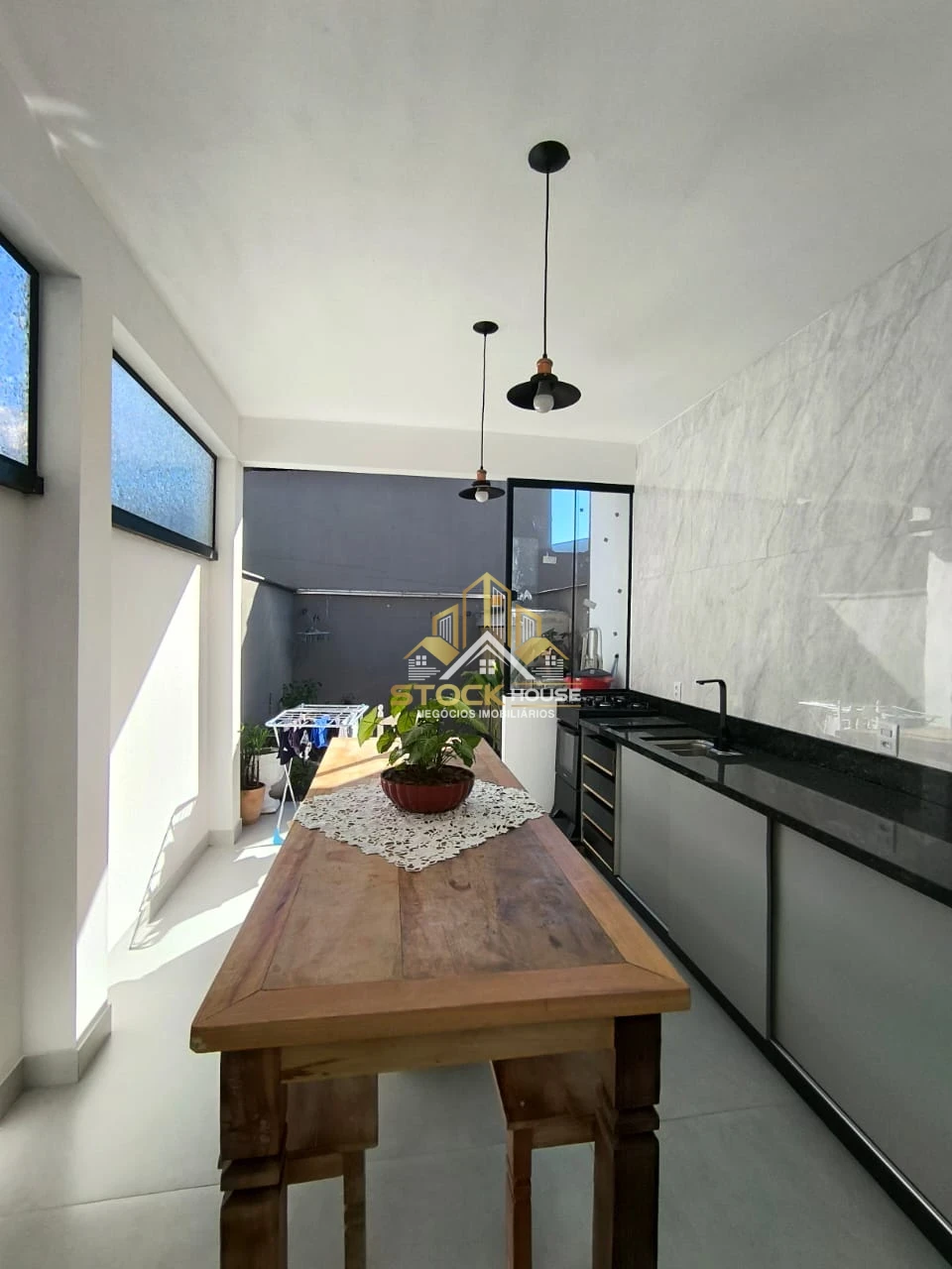 Imagens do imóveis Sobrado geminado com duas suítes a venda