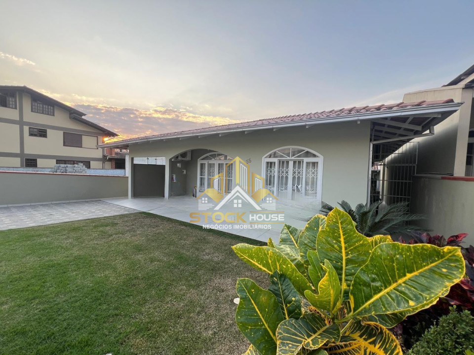 Imagens do imóveis EXCEPCIONAL CASA SEMI MOBILIADA COM 2 SUÍTES + 2 QUARTOS BAIRRO BOEHMERWALD