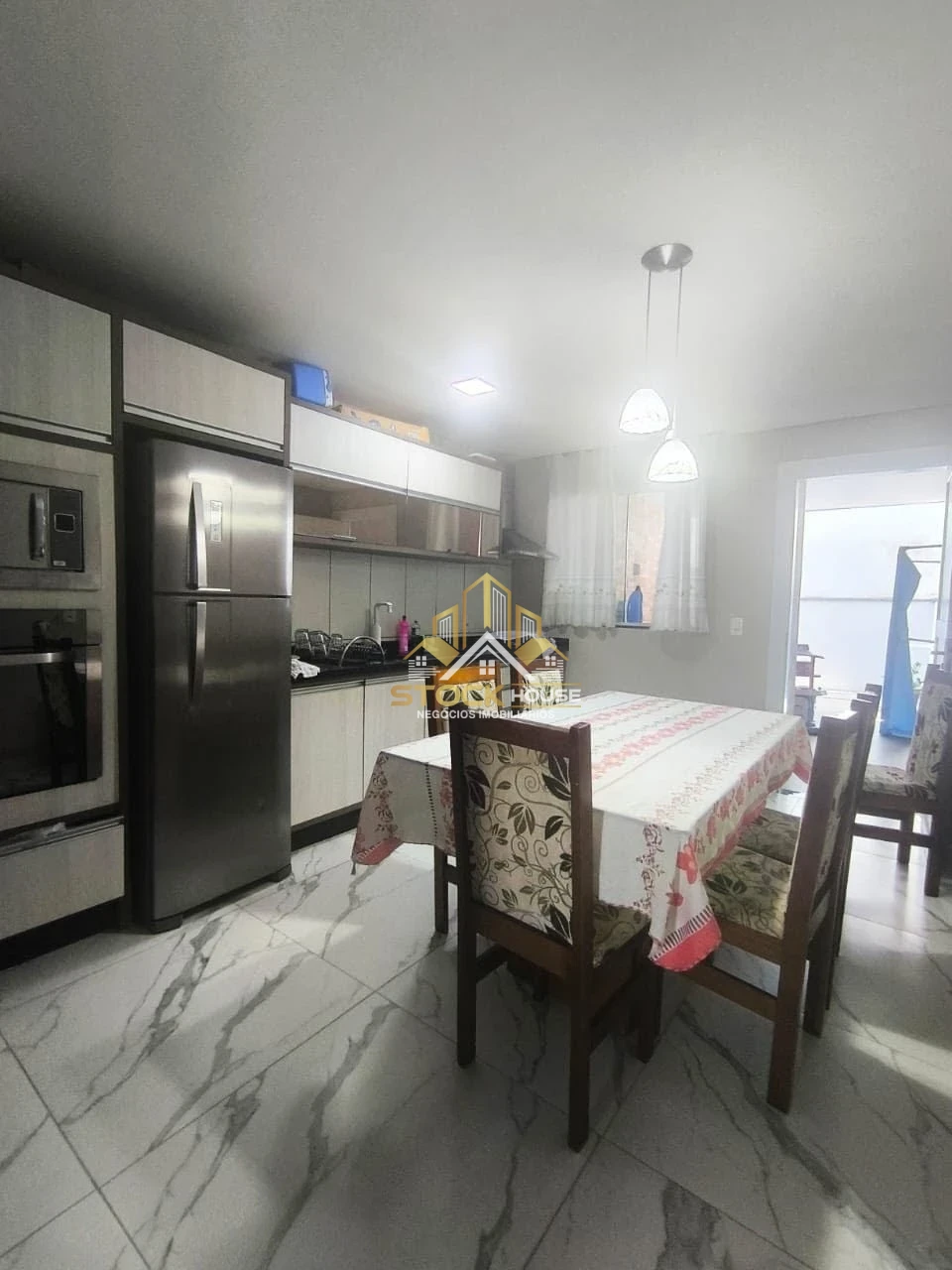 Imagens do imóveis SOBRADO GEMINADO À VENDA