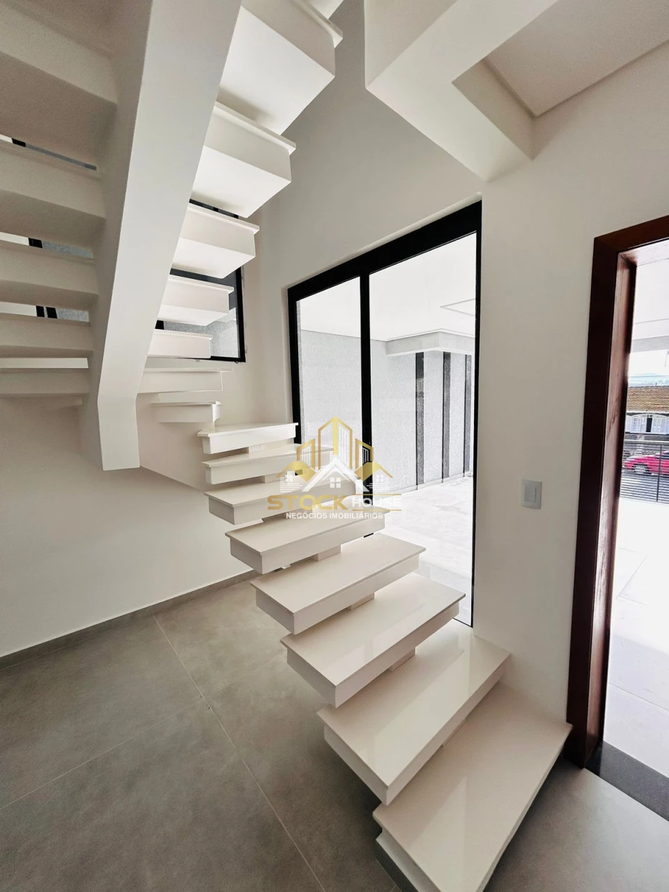 EXCEPCIONAL SOBRADO GEMINADO, 3 SUÍTES, A VENDA EM JOINVILLE