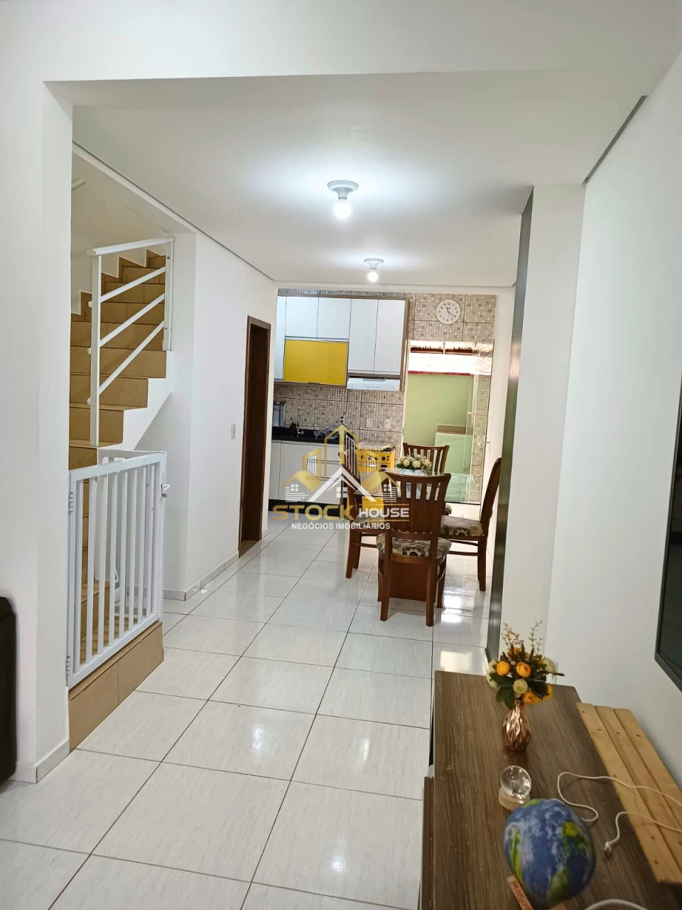 SOBRADO GEMINADO SEMI MOBILIADO, 2 QUARTOS, A VENDA EM JOINVILLE