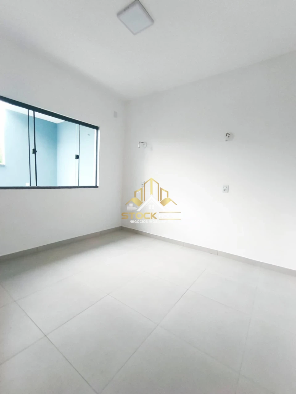 CASA GEMINADA NOVA 1 SUÍTE +1  QUARTO