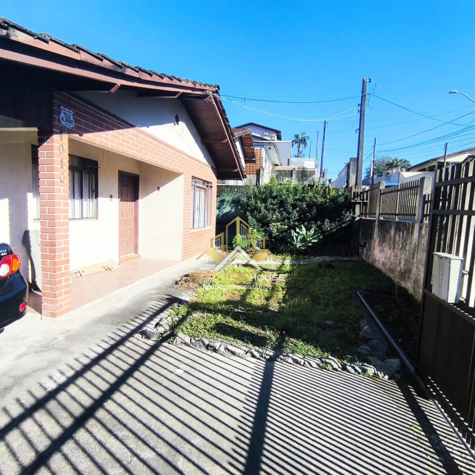 Imagens do imóveis CASA COM TERRENO 360m², PERFEITO PARA CONSTRUIR, BAIRRO IRIRIU