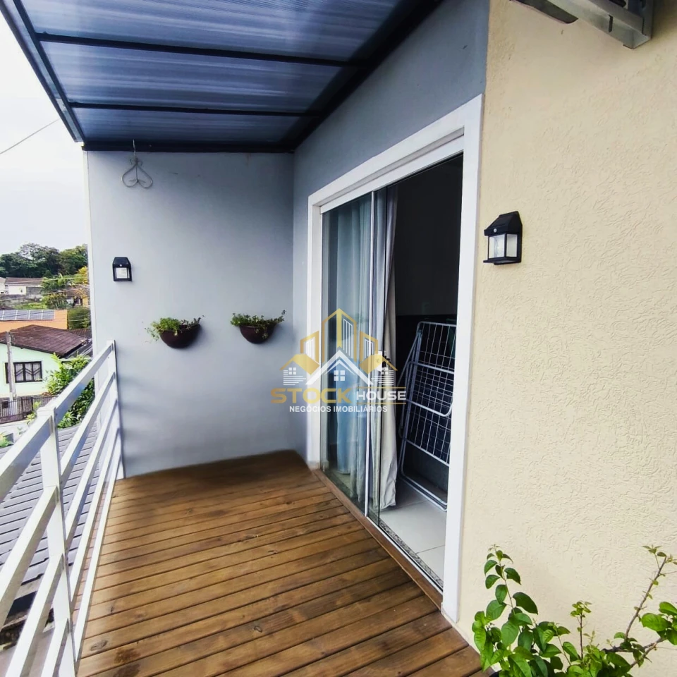 SOBRADO GEMINADO SEMI MOBILIADO, 2 QUARTOS, A VENDA EM JOINVILLE