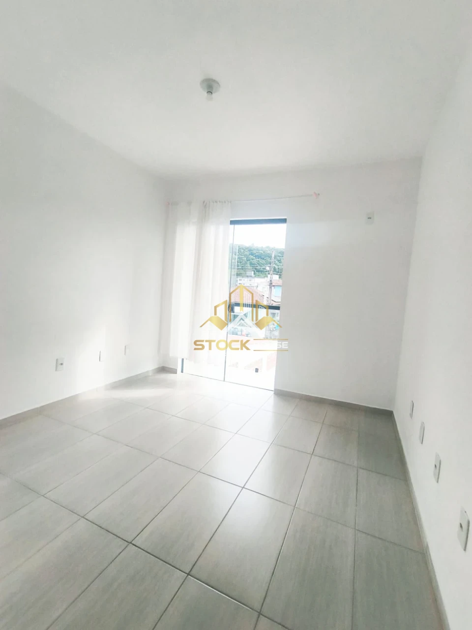 SOBRADO GEMINADO 2 SUITES