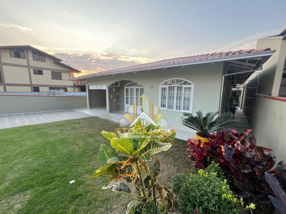 Imagens do imóveis EXCEPCIONAL CASA SEMI MOBILIADA COM 2 SUÍTES + 2 QUARTOS BAIRRO BOEHMERWALD