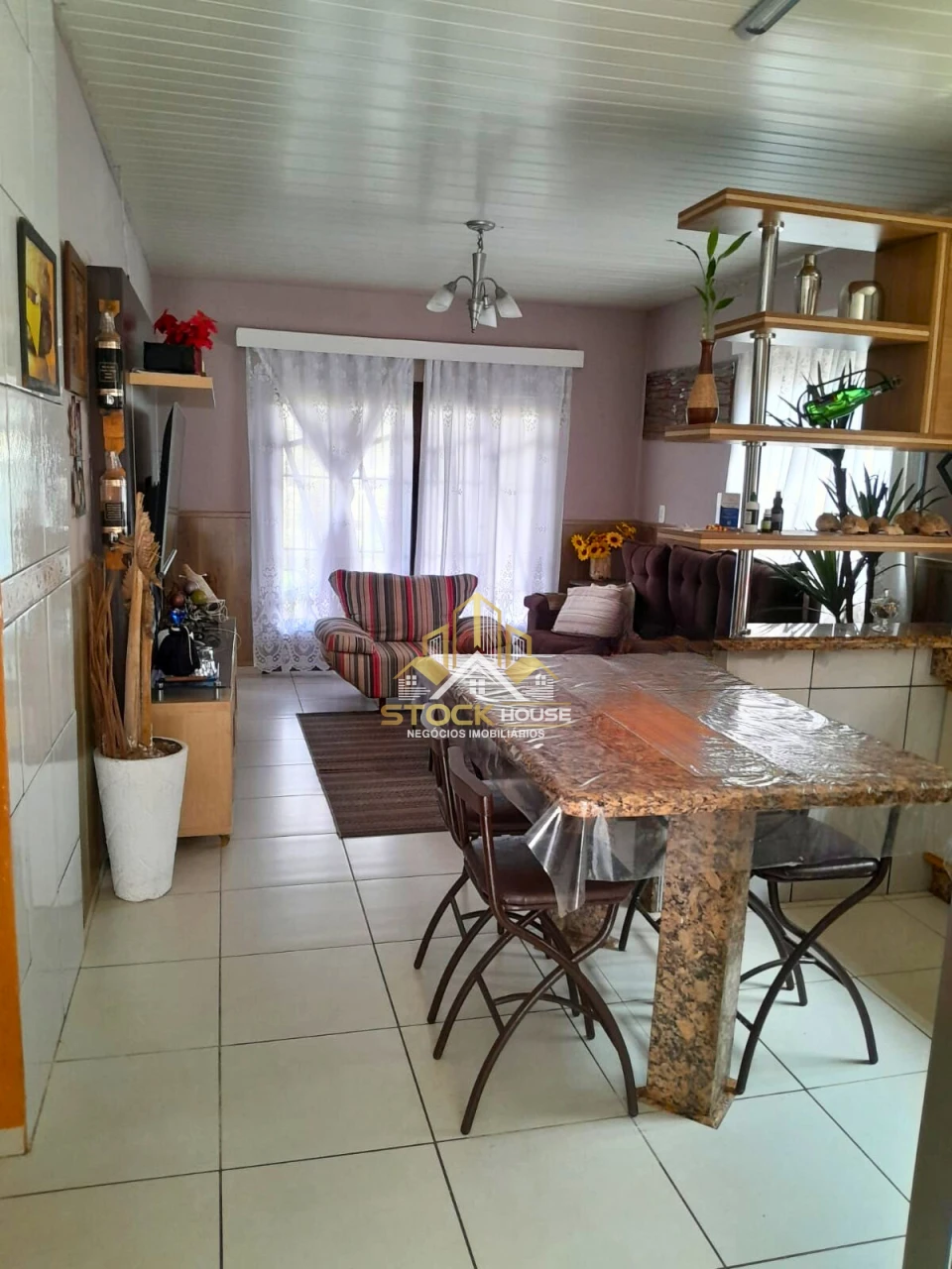 Imagens do imóveis CASA AVERBADA, 3 QUARTOS, SEMI MOBILIADA,  A VENDA EM JOINVILLE