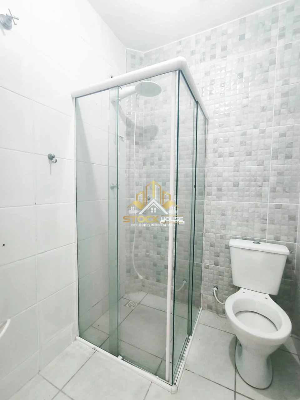 SOBRADO GEMINADO 2 SUITES