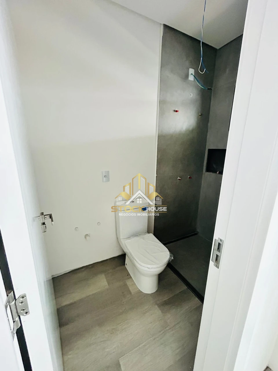 EXCEPCIONAL SOBRADO GEMINADO, 3 SUÍTES, A VENDA EM JOINVILLE