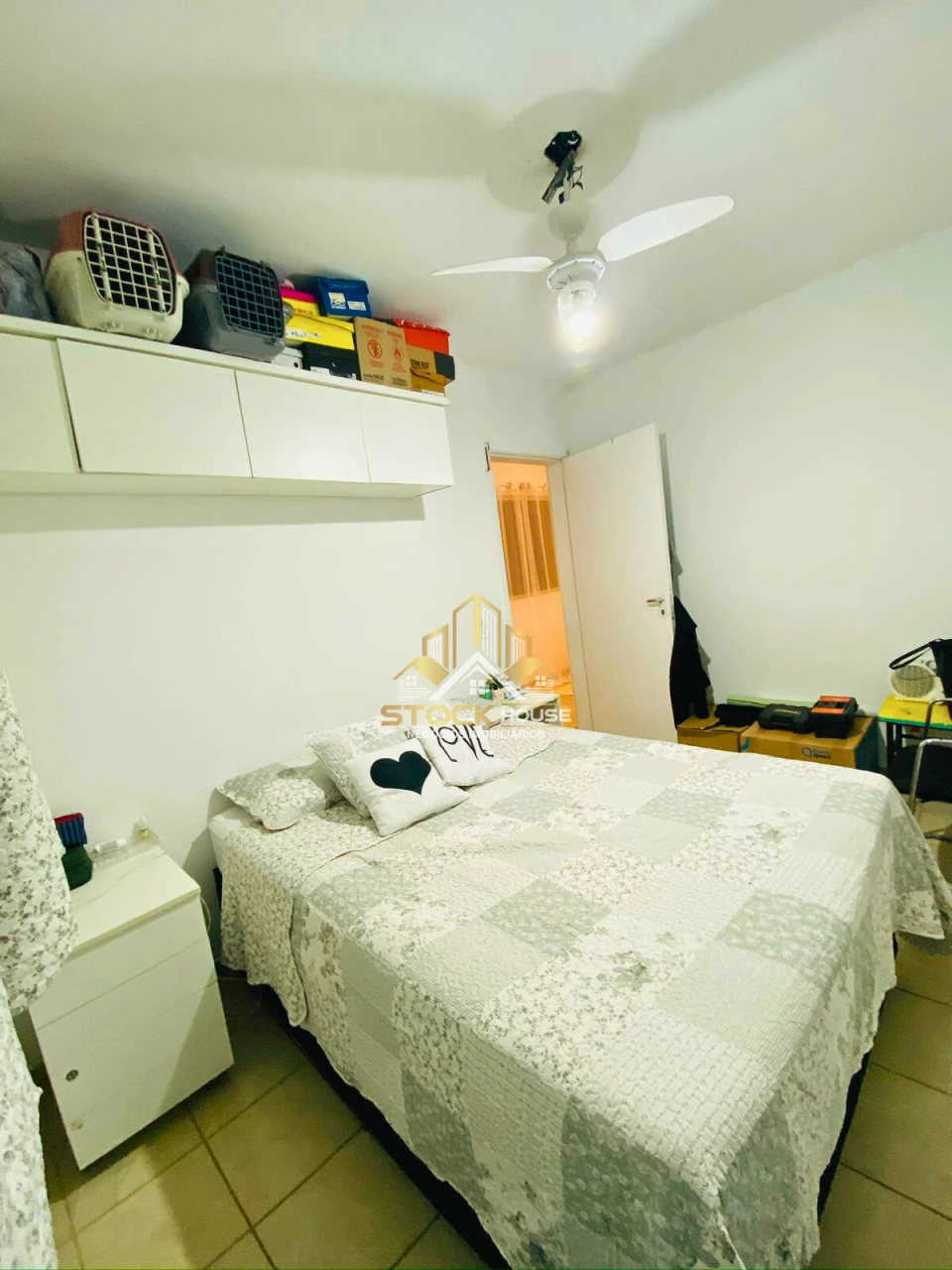 OPORTUNIDADE, APARTAMENTO SEMI MOBILIADO, 2 QUARTOS, A VENDA EM JOINVILLE