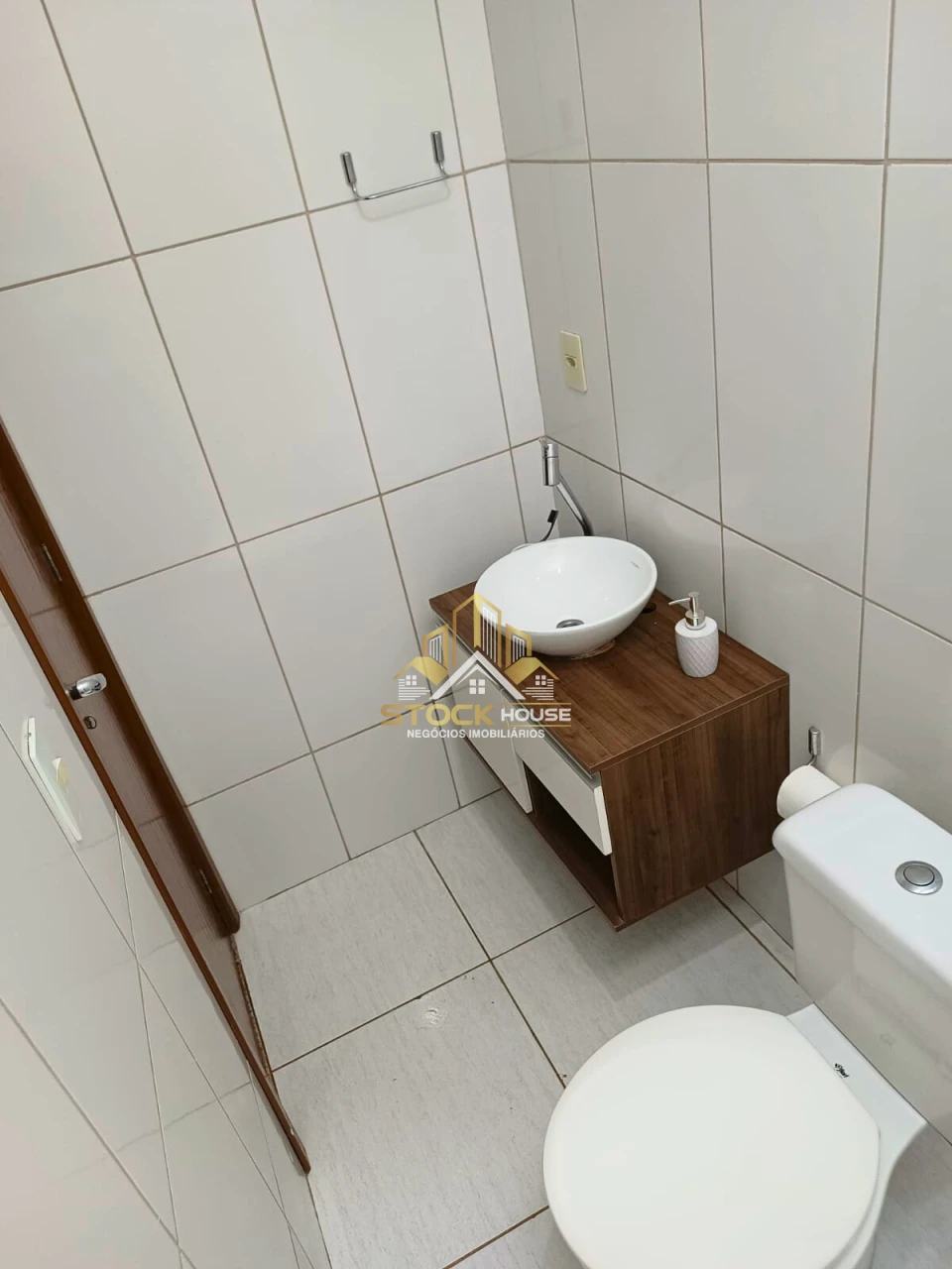 SOBRADO GEMINADO SEMI MOBILIADO, 2 QUARTOS, A VENDA EM JOINVILLE