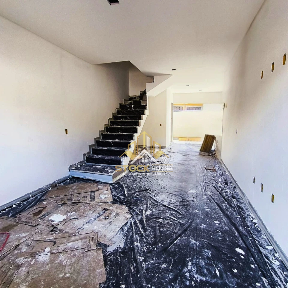 SOBRADO GEMINADO NOVO, 1 SUÍTE + 1 QUARTO, A VENDA EM JOINVILLE