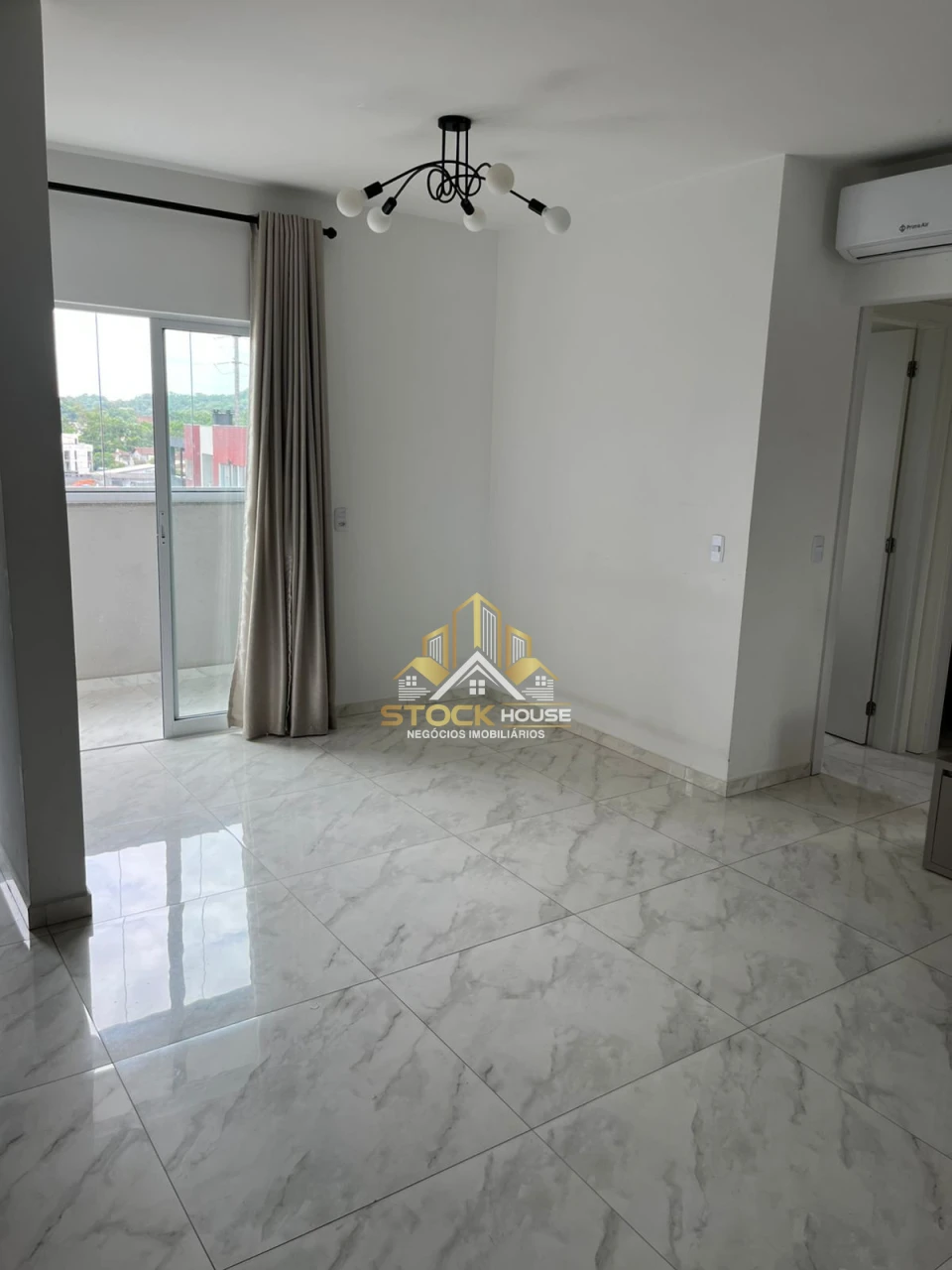 APARTAMENTO SEMI MOBILIADO, 2 QUARTOS, A VENDA EM JOINVILLE