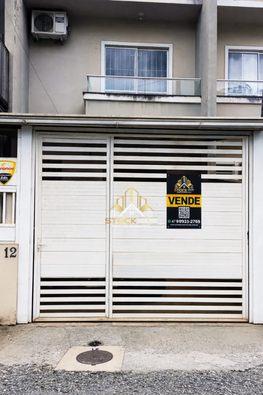 Sobrado Geminado semi mobiliado À Venda Guanabara Joinville