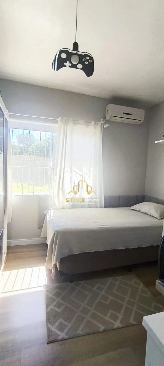 Sobrado Geminado com piscina à venda