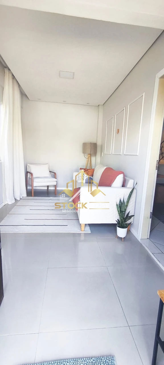 Sobrado Geminado com piscina à venda