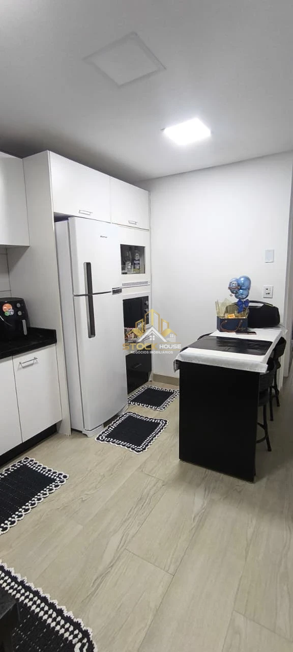 Imagens do imóveis SOBRADO GEMINADO SEMI MOBLIADO À VENDA