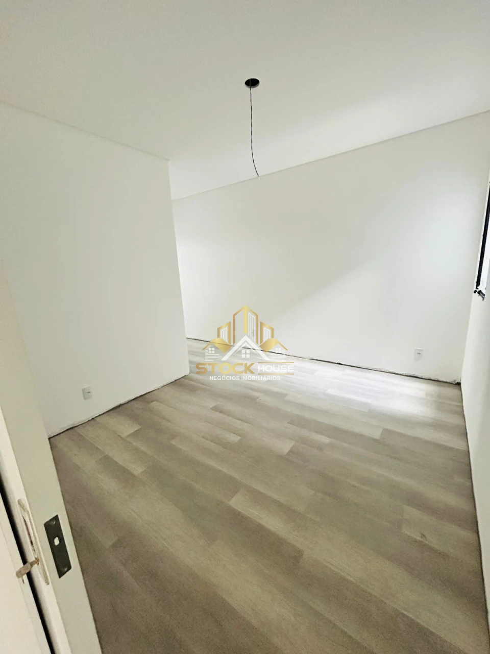 EXCEPCIONAL SOBRADO GEMINADO, 3 SUÍTES, A VENDA EM JOINVILLE