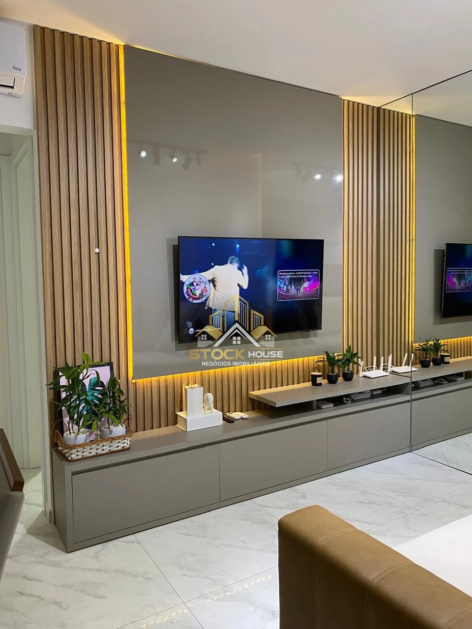 Imagens do imóveis APARTAMENTO SEMI MOBILIADO, 2 QUARTOS, A VENDA EM JOINVILLE