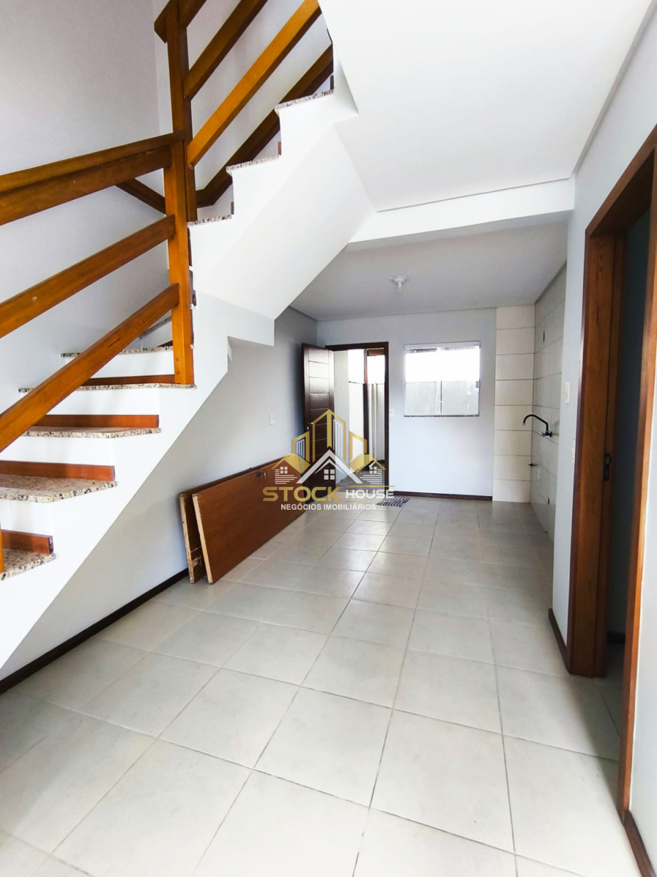 SOBRADO GEMINADO 2 QUARTOS BAIRRO ESPINHEIROS