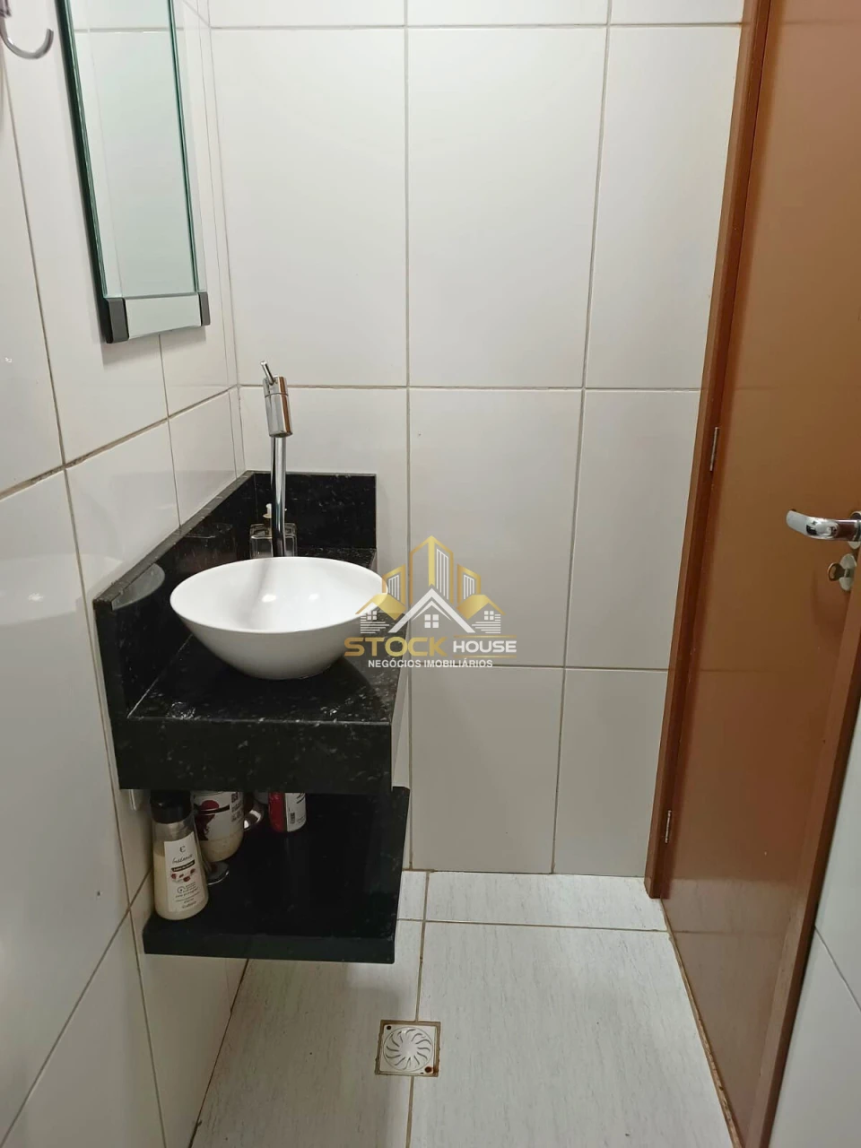 SOBRADO GEMINADO SEMI MOBILIADO, 2 QUARTOS, A VENDA EM JOINVILLE