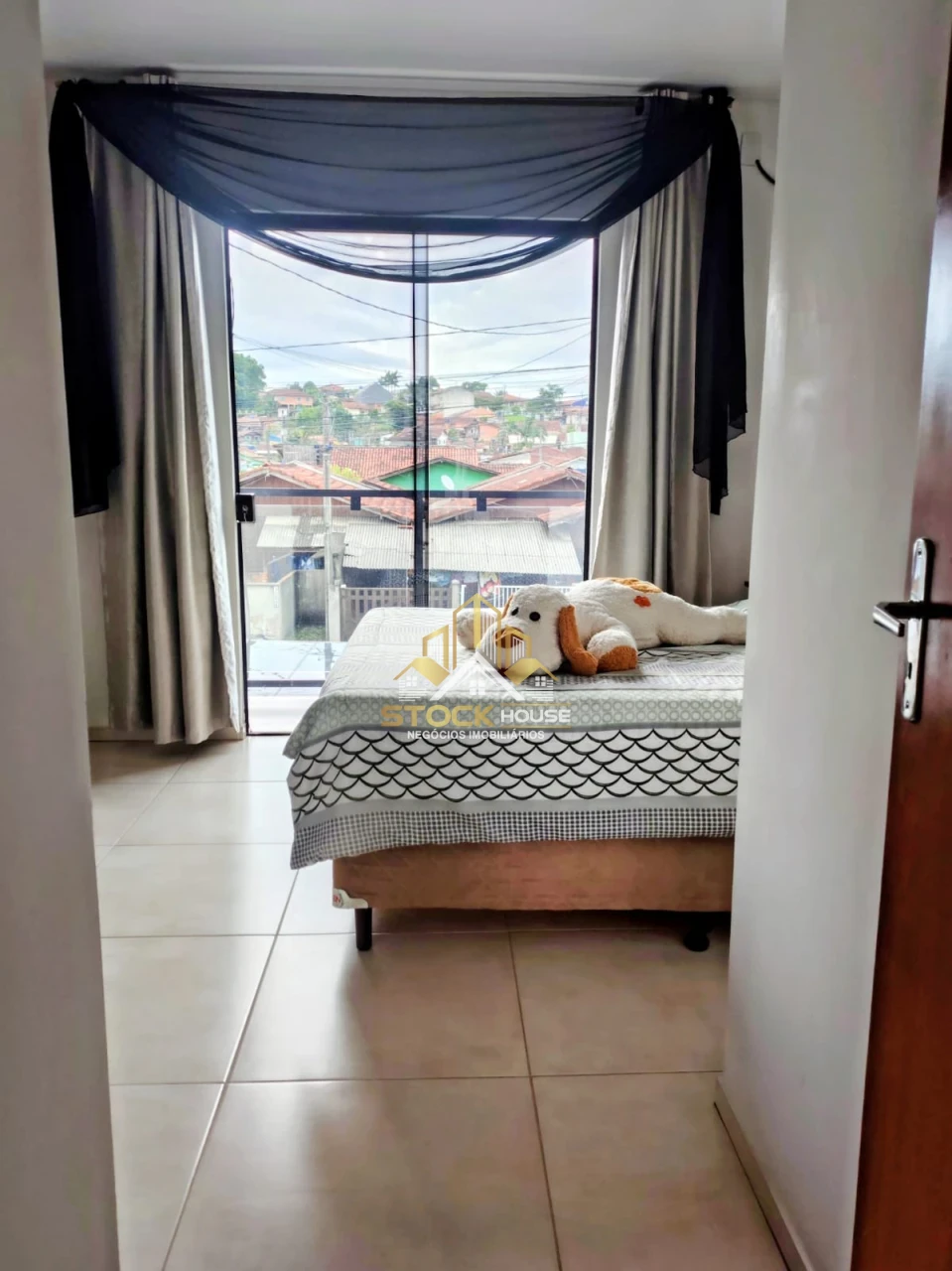 Imagens do imóveis SOBRADO GEMINADO NO PARANAGUAMIRIM