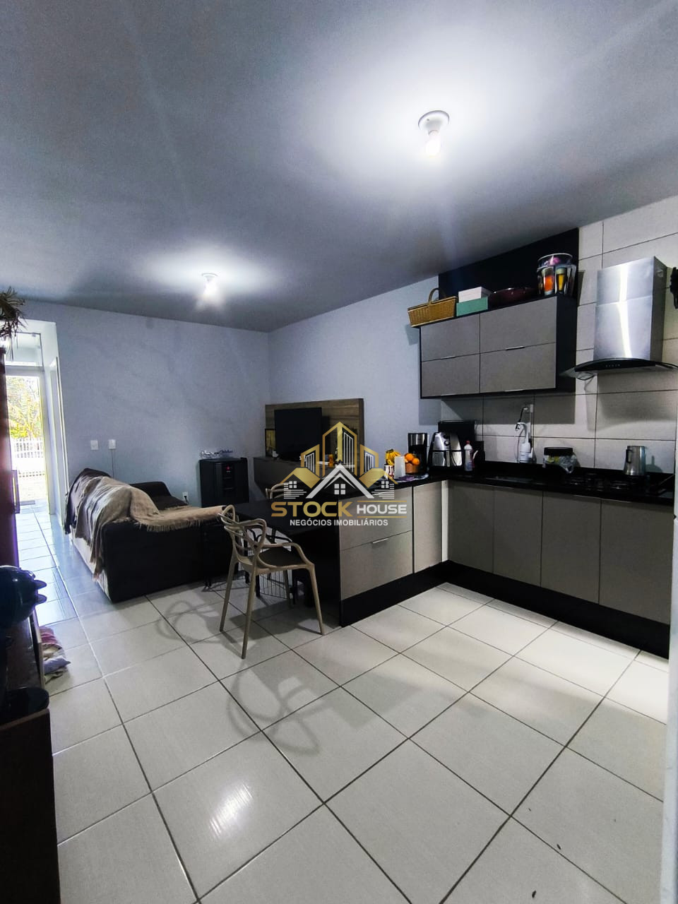 Imagens do imóveis CASA GEMINADA PLANTA BAIXA SEMI MOBILIADA BAIRRO AVENTUREIRO