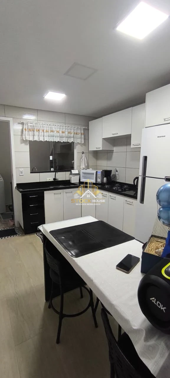 Imagens do imóveis SOBRADO GEMINADO SEMI MOBLIADO À VENDA
