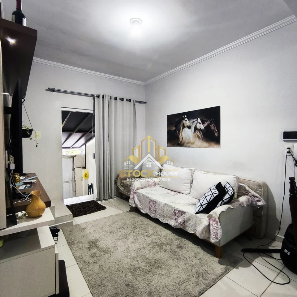 SOBRADO GEMINADO SEMI MOBILIADO, 2 QUARTOS, A VENDA EM JOINVILLE