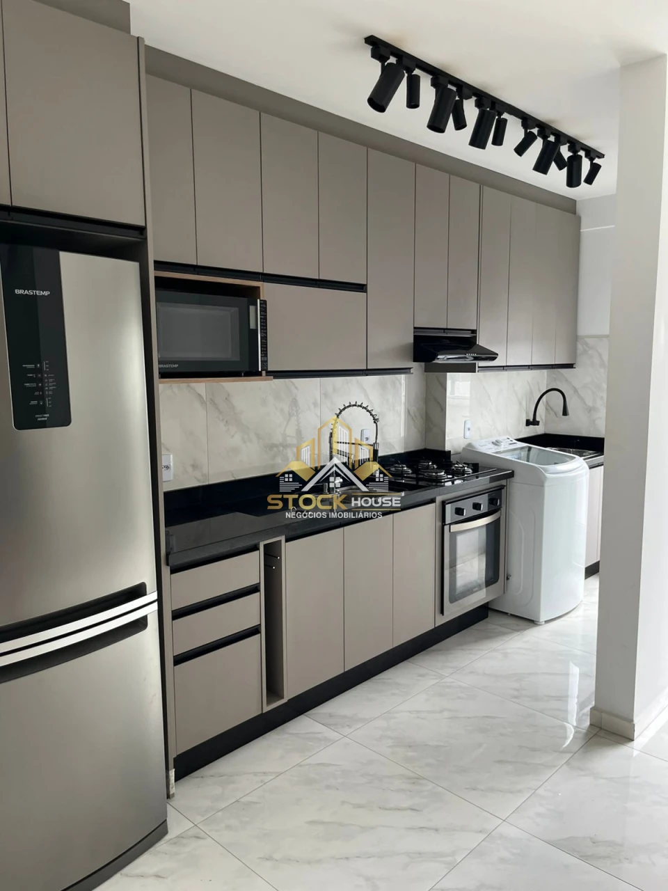 APARTAMENTO SEMI MOBILIADO, 2 QUARTOS, A VENDA EM JOINVILLE