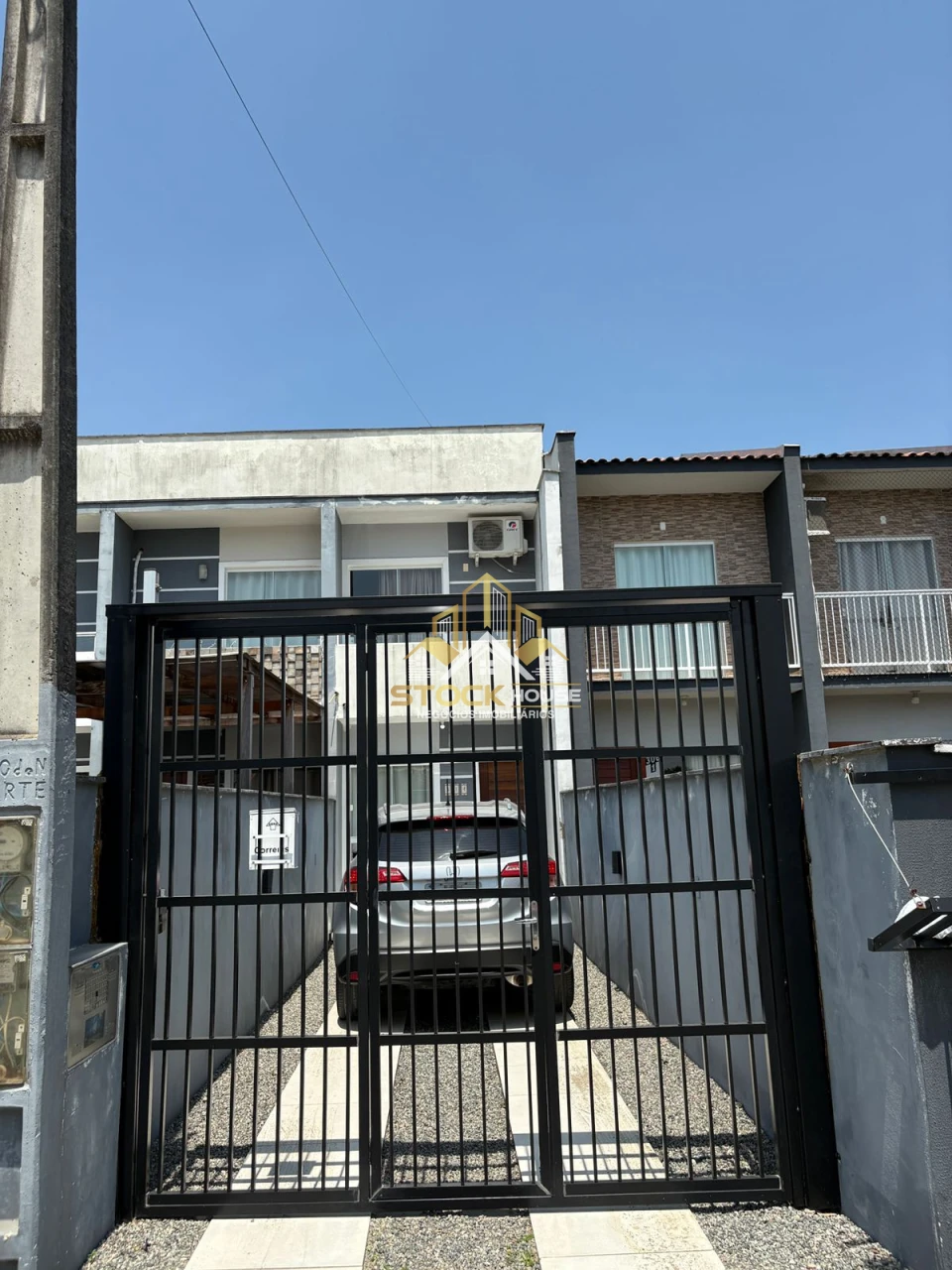 SOBRADO GEMINADO SEMI MOBILIADO