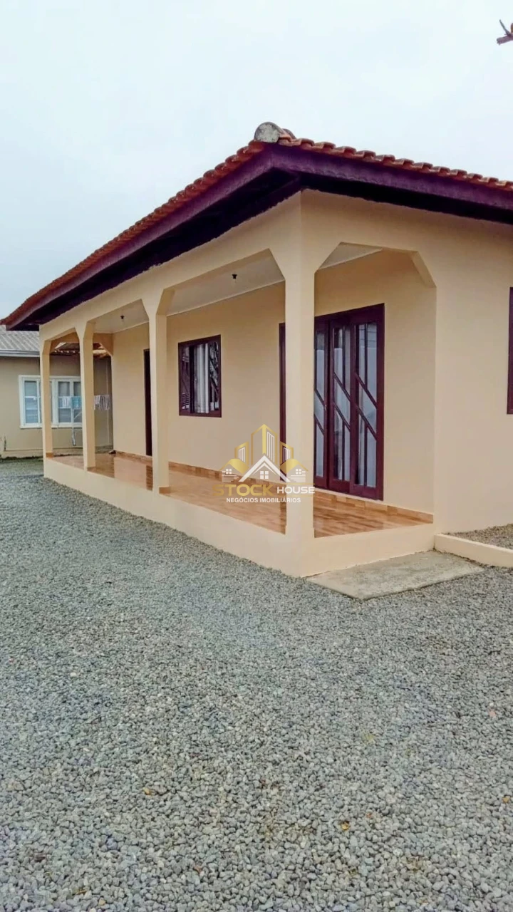 TERRENO COM DUAS CASAS À VENDA