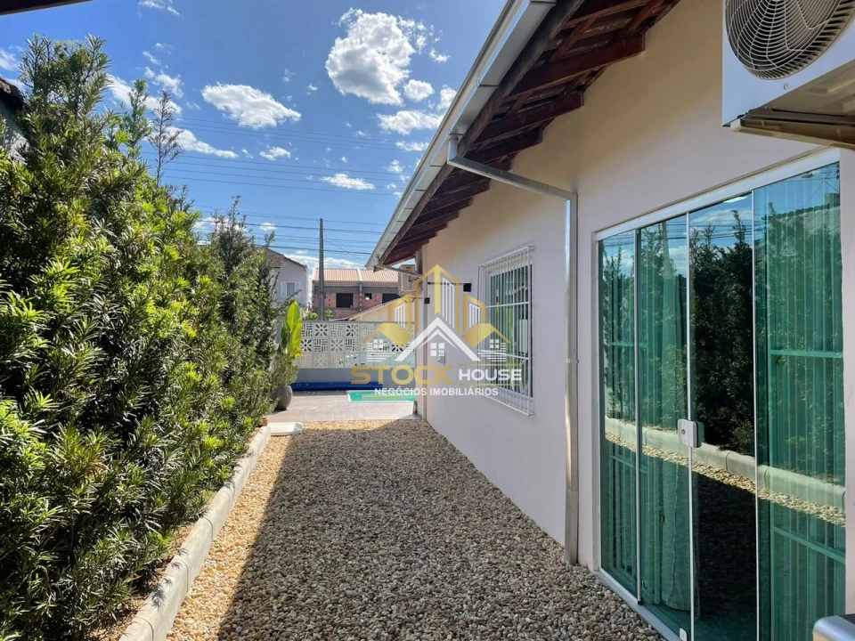 Imagens do imóveis Casa averbada com piscina