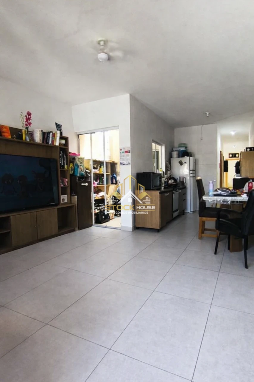 CASA GEMINADA COM 3 QUARTOS