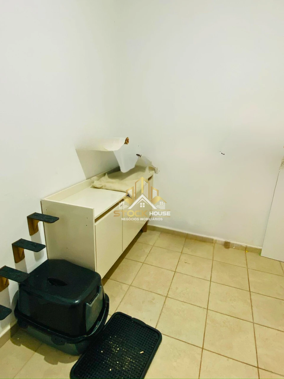 OPORTUNIDADE, APARTAMENTO SEMI MOBILIADO, 2 QUARTOS, A VENDA EM JOINVILLE