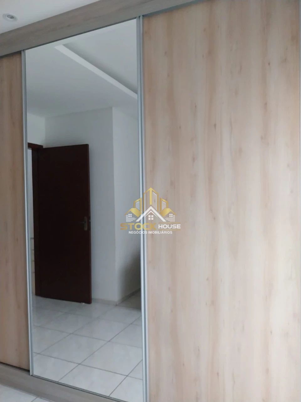 Sobrado Geminado semi mobiliado À Venda Guanabara Joinville