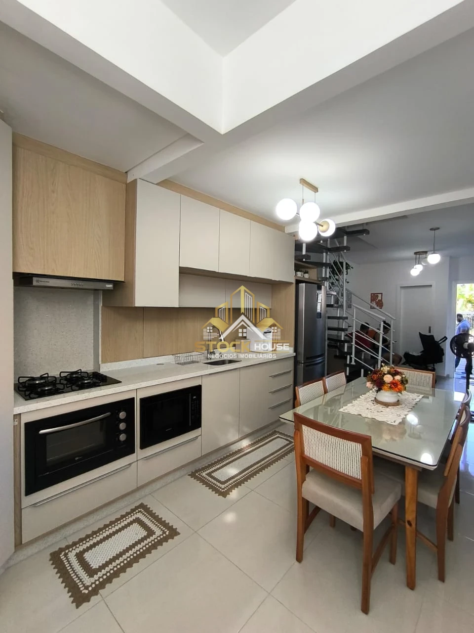 Imagens do imóveis Sobrado geminado com duas suítes a venda